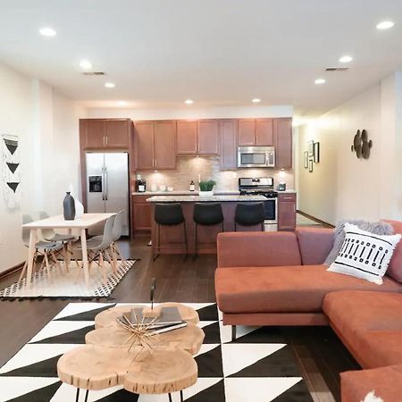 2Br Airy & Tidy Apt With Free Covered Parking - Central Modern Chicago Luaran gambar