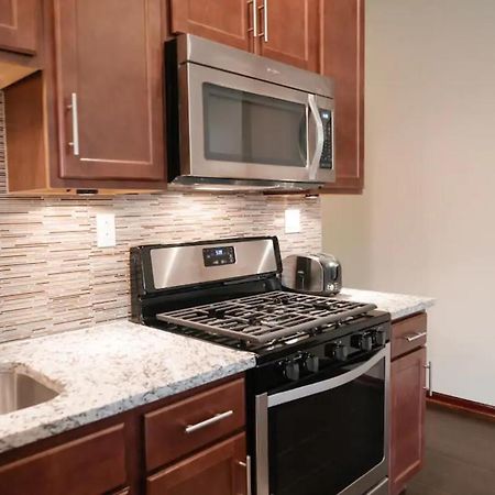 2Br Airy & Tidy Apt With Free Covered Parking - Central Modern Chicago Luaran gambar
