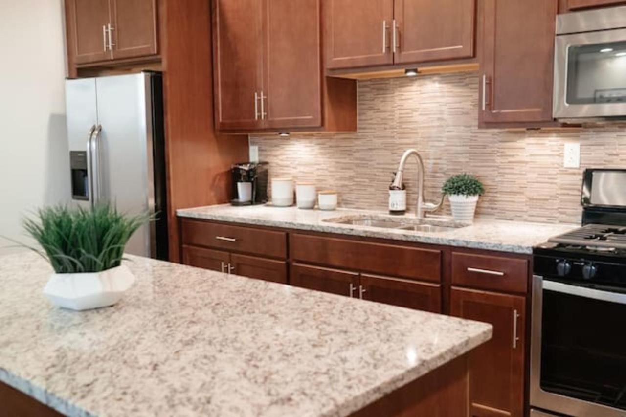 2Br Airy & Tidy Apt With Free Covered Parking - Central Modern Chicago Luaran gambar