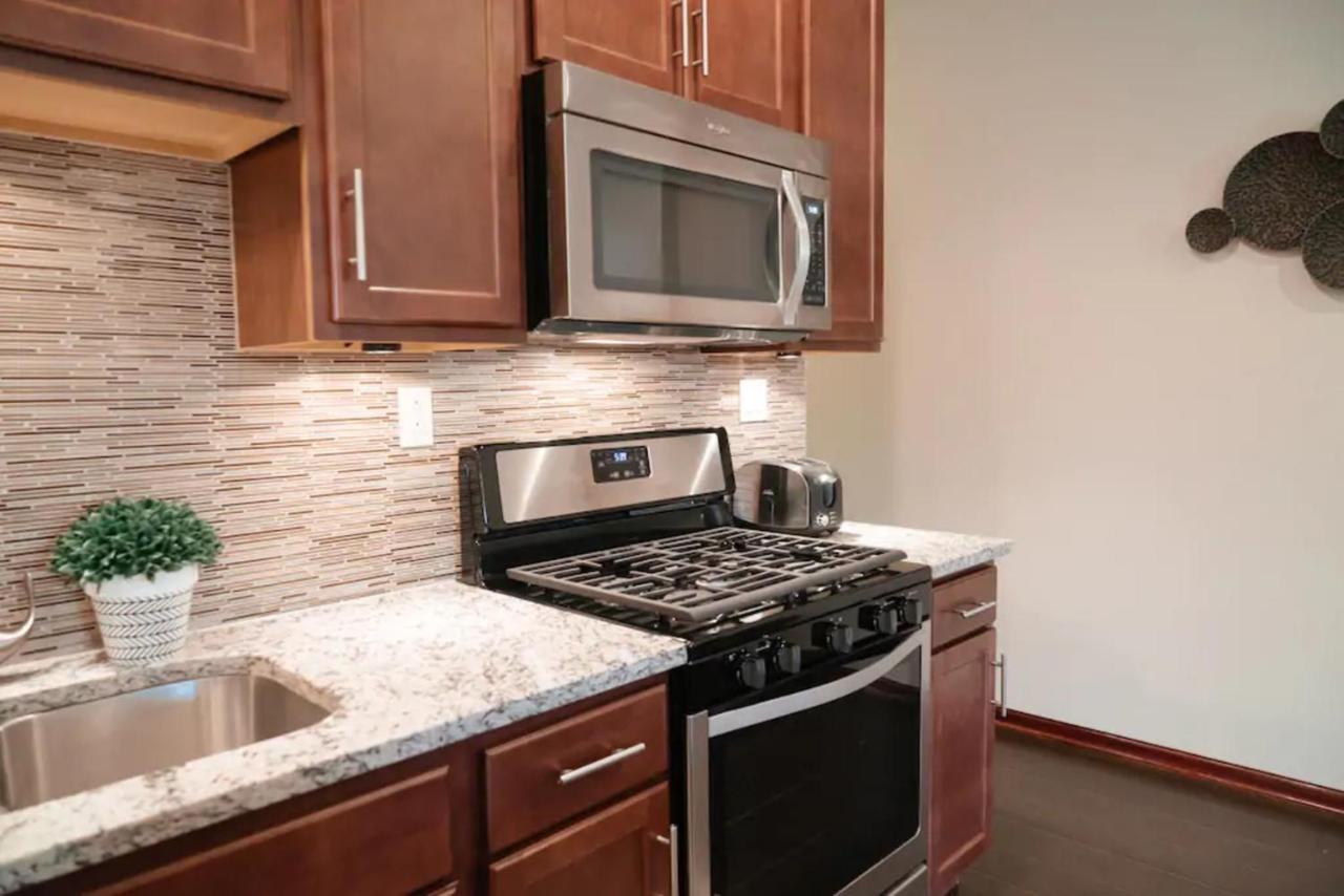 2Br Airy & Tidy Apt With Free Covered Parking - Central Modern Chicago Luaran gambar