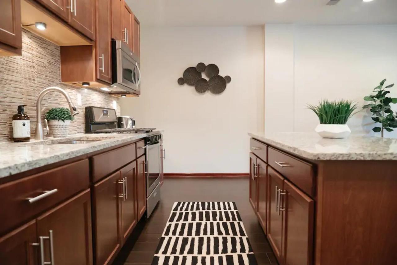 2Br Airy & Tidy Apt With Free Covered Parking - Central Modern Chicago Luaran gambar