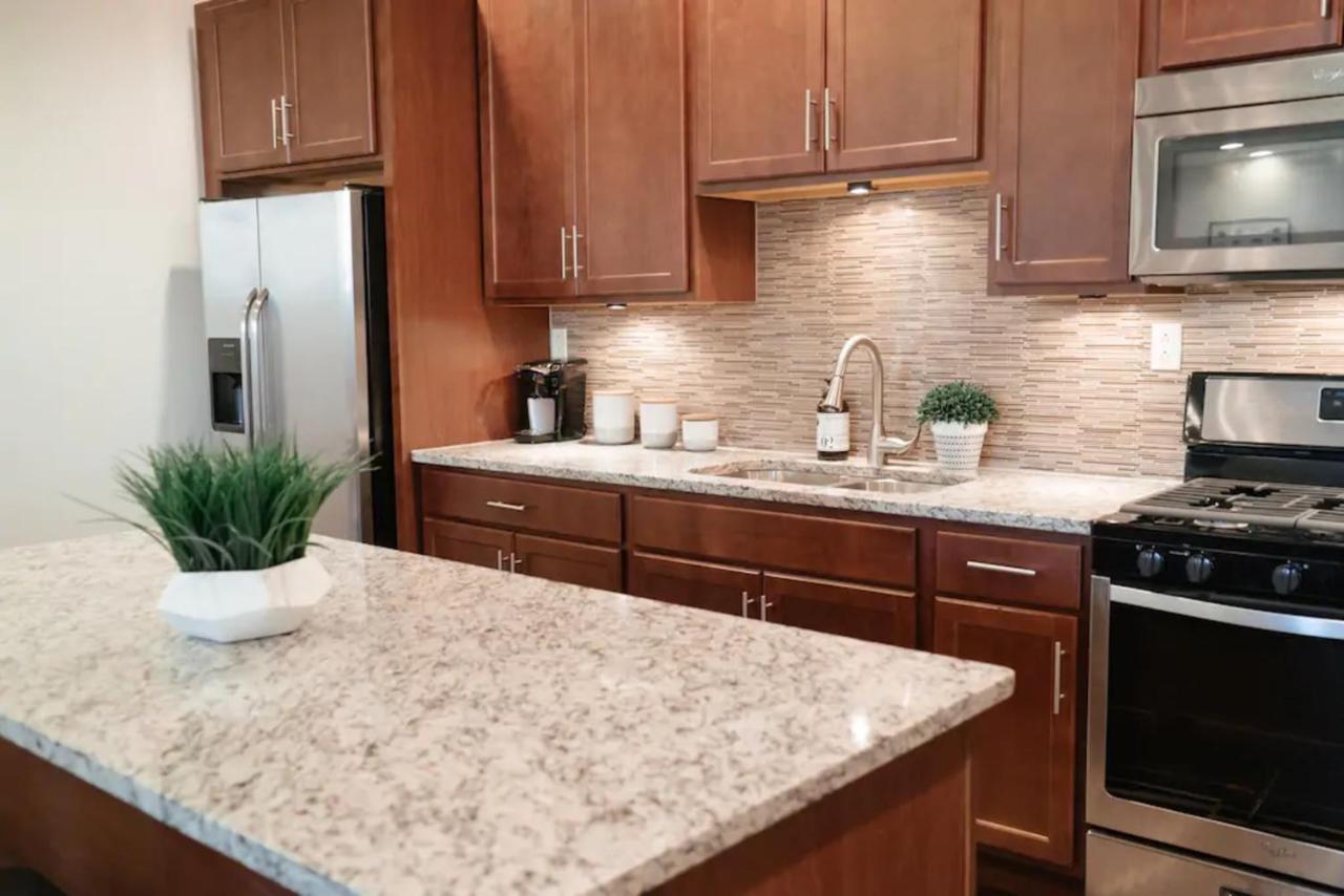 2Br Airy & Tidy Apt With Free Covered Parking - Central Modern Chicago Luaran gambar