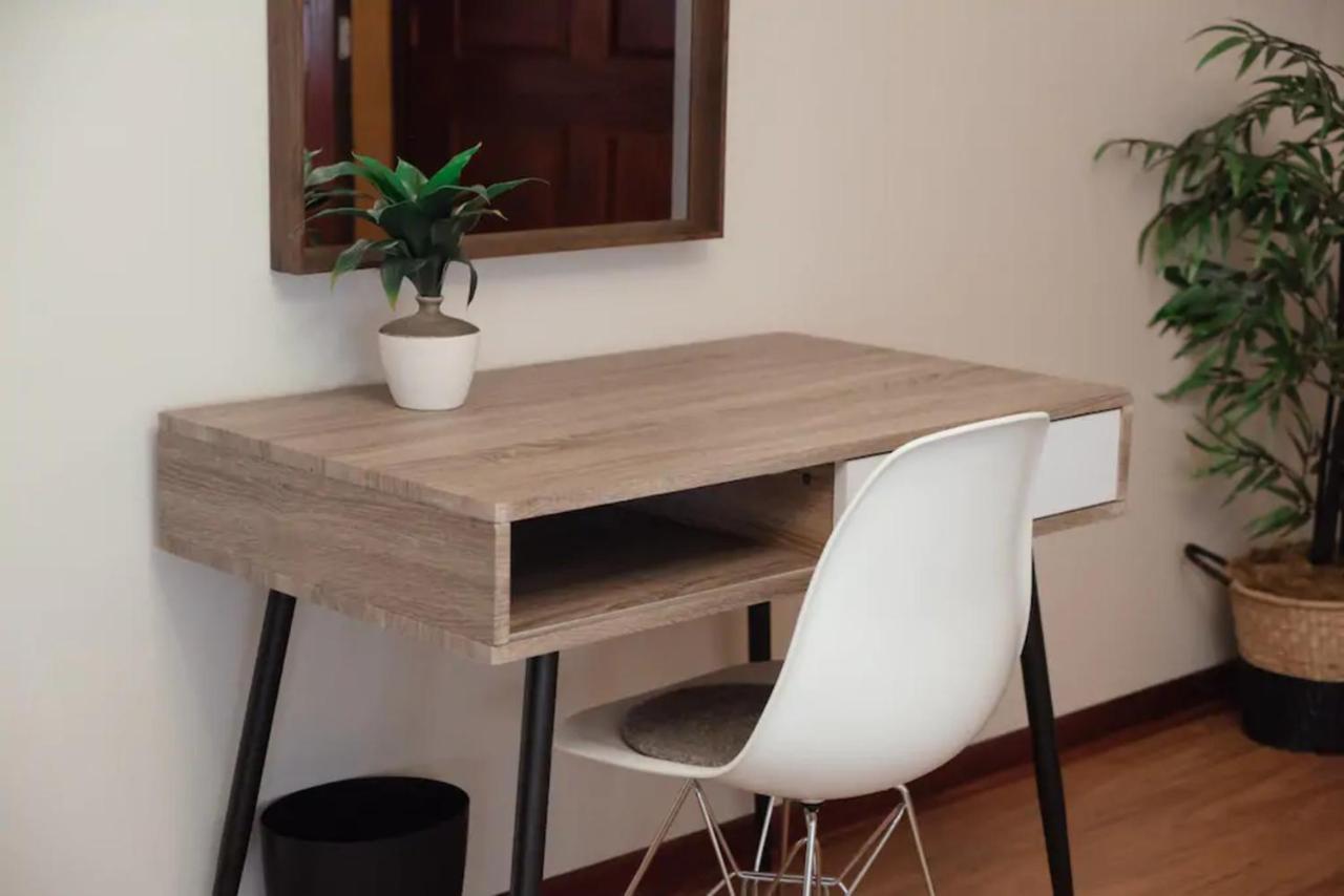 2Br Airy & Tidy Apt With Free Covered Parking - Central Modern Chicago Luaran gambar
