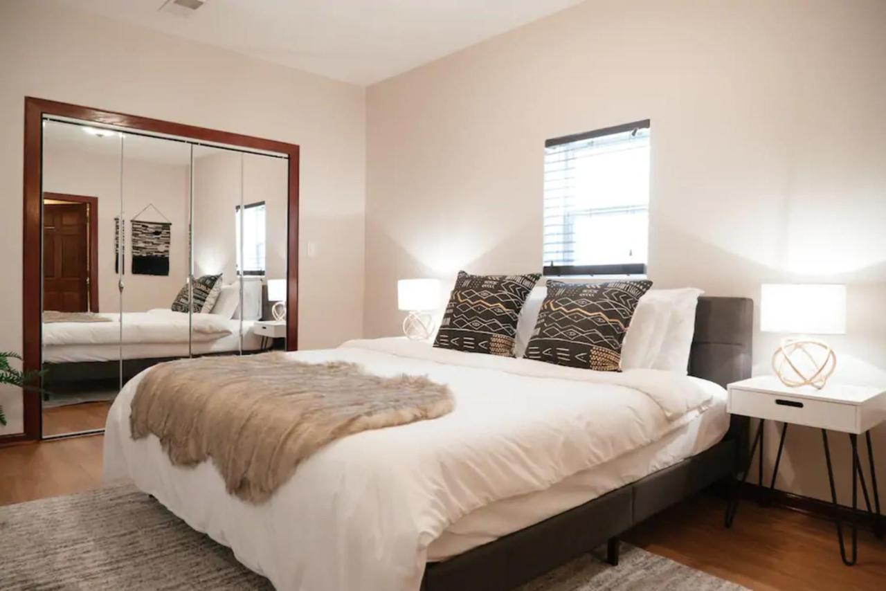 2Br Airy & Tidy Apt With Free Covered Parking - Central Modern Chicago Luaran gambar