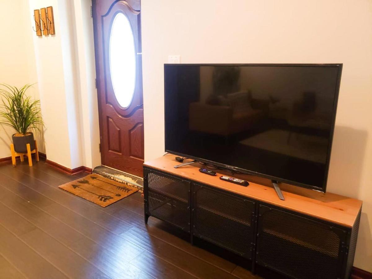2Br Airy & Tidy Apt With Free Covered Parking - Central Modern Chicago Luaran gambar