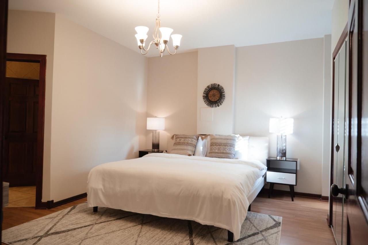 2Br Airy & Tidy Apt With Free Covered Parking - Central Modern Chicago Luaran gambar