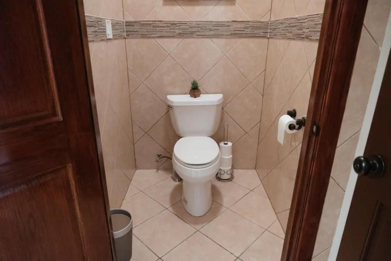 2Br Airy & Tidy Apt With Free Covered Parking - Central Modern Chicago Luaran gambar