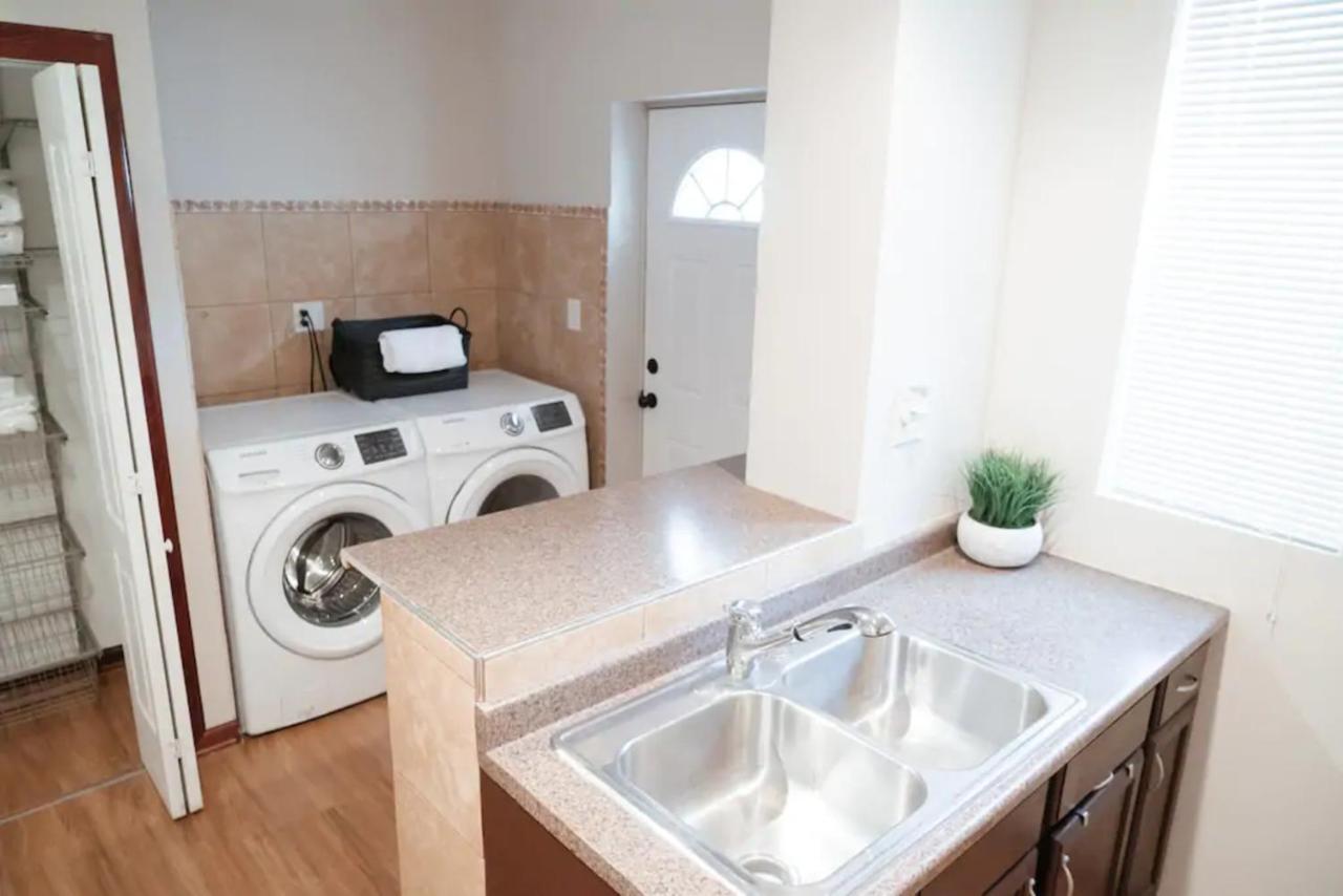 2Br Airy & Tidy Apt With Free Covered Parking - Central Modern Chicago Luaran gambar