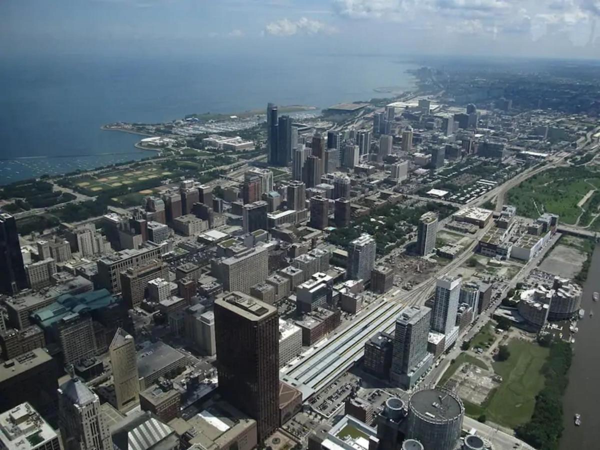 2Br Airy & Tidy Apt With Free Covered Parking - Central Modern Chicago Luaran gambar